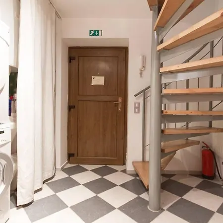 Rainbow Studio Apartment *